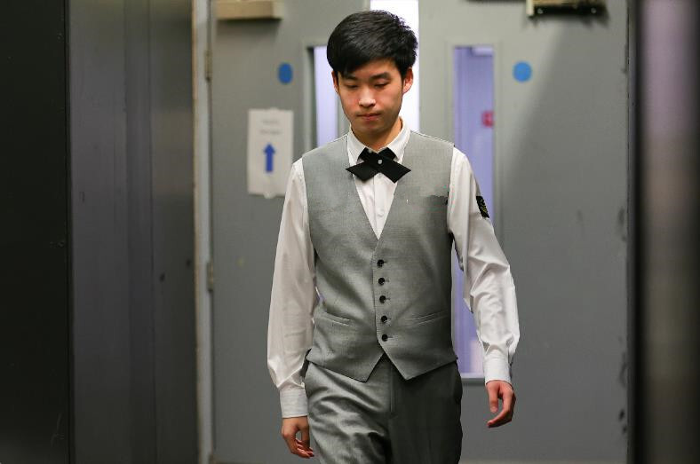 舞台上逐渐 舞台上逐渐