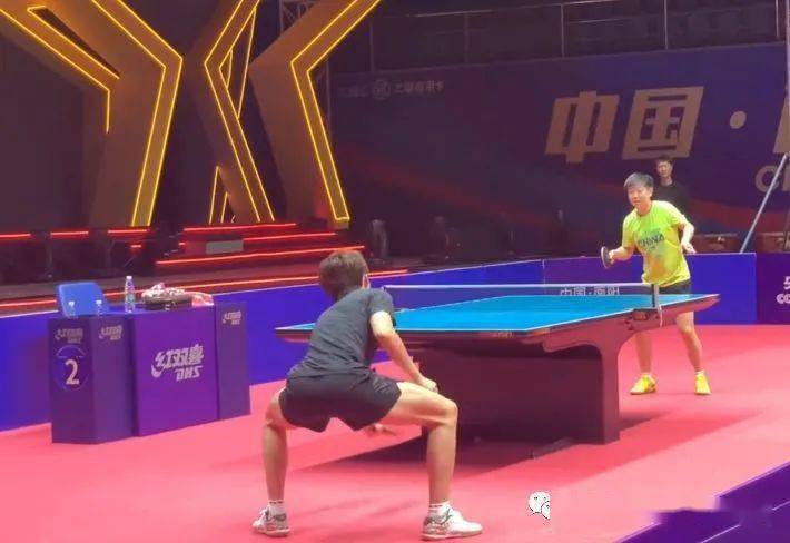 这名年轻人 这名年轻人